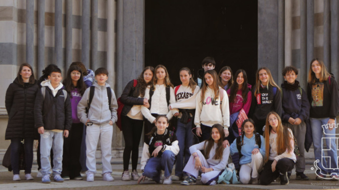 Un gruppo di studenti di Palma di Maiorca in visita al Vercelli Book e alle aree della città medievale