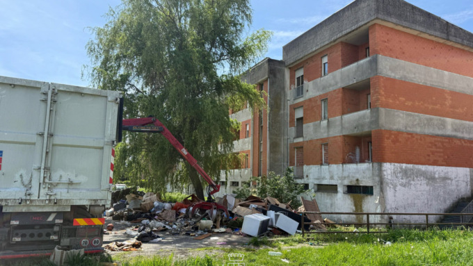 Via Egitto, partito il cantiere per l’abbattimento di tre blocchi di case popolari