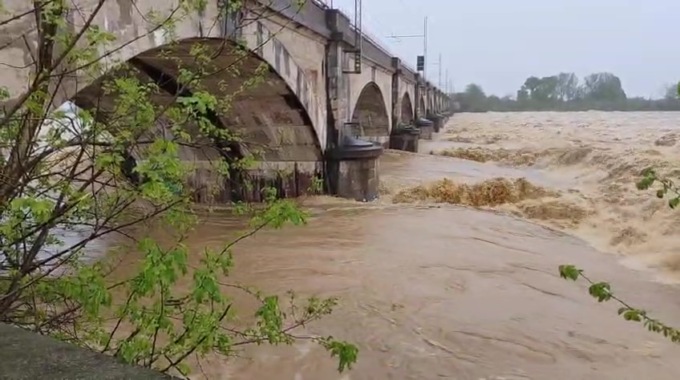 Piena del Sesia: tanti curiosi e ancora apprensione