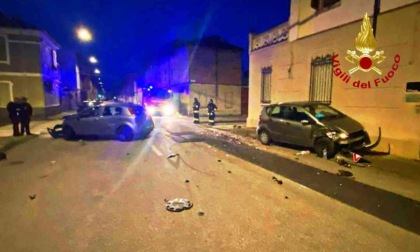 Frontale tra due auto: un ferito in ospedale