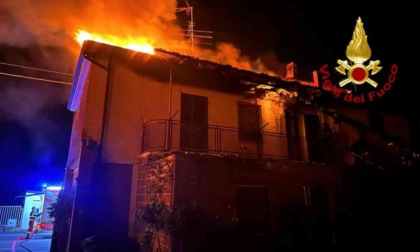 Incendio nella notte: paura in paese e persone evacuate