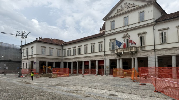 Proseguono i lavori dell’ultimo step del cantiere di Piazza del Municipio. Viale Garibaldi: tempo di rifiniture