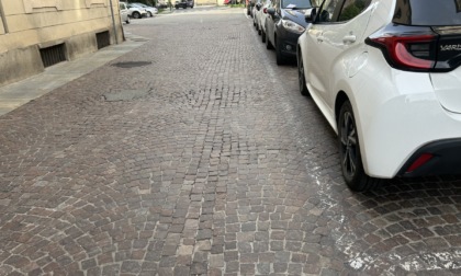 Multe a raffica in via Monte di Pietà? Gli automobilisti attaccano: "Si gioca sull'equivoco solo per fare cassa"