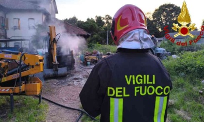 A Gattinara prende fuoco una ruspa: l'intervento dei vigili del fuoco