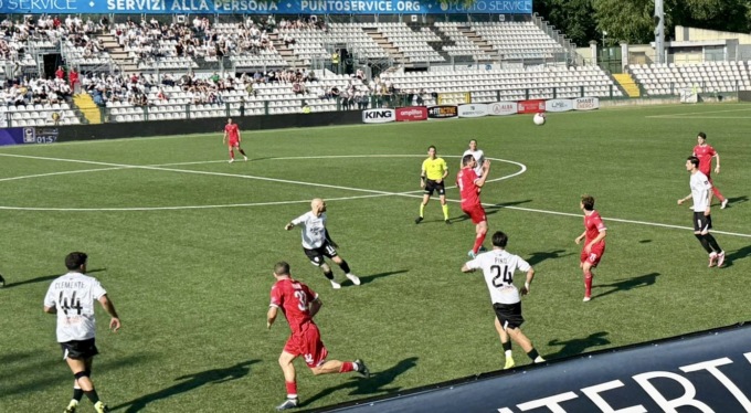 Il vercellese Romairone salva la Pro: 1-0 alla Pro Patria, le Bianche Casacche restano in Serie C