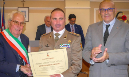 Scheda conferisce la cittadinanza onoraria di Vercelli alle "Voloire"