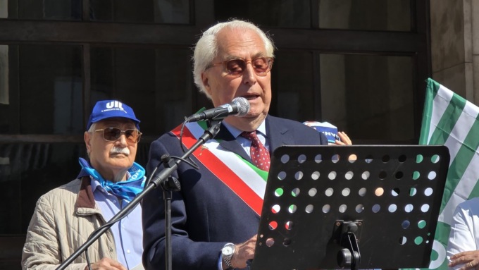 Scheda rispolvera Berlinguer e sottolinea: “Ogni lavoro è dignitoso, è una fatica che merita rispetto”