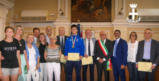 Il campione italiano di spada Ettore Leporati a Palazzo di Città