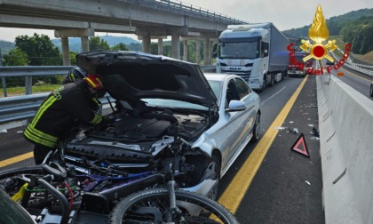 Schianto fra tre vetture in autostrada, feriti in ospedale