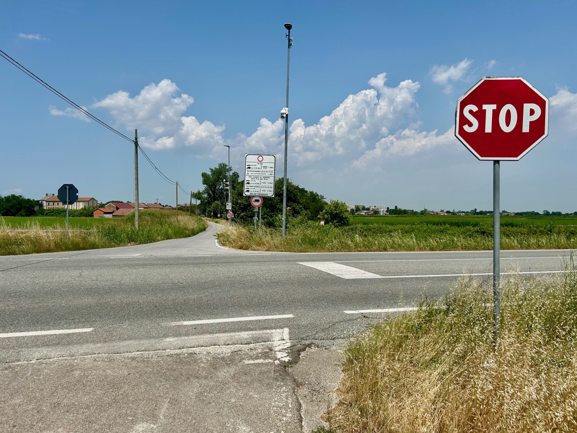 SS 31, tangeniale, incrocio Cappuccini-Carengo. Vercelli, giugno 2025