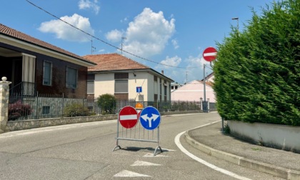Via Carengo/2: solo poche settimane fa, a 300 metri dal "mortale", il senso unico ottenuto dai residenti