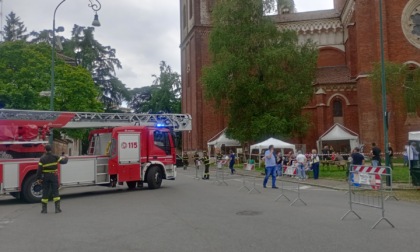 Caduti frammenti dalla Basilica: intervento dei Vigili del Fuoco