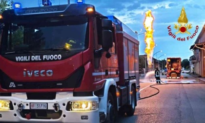 Serbatoio di un mezzo pesante messo in sicurezza: l’intervento dei vigili del fuoco - VIDEO