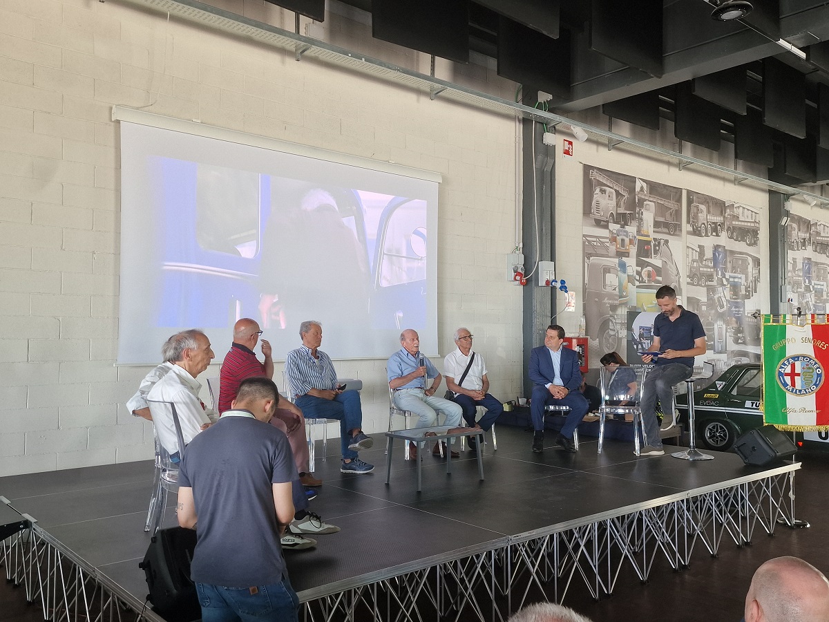 Sul palco da sx Giovanni e Elio Baldi, Rino Buschiazzo, Mauro Pregliasco, Gianni Tonti, Carmelo Scarcella, Lorenzo Ardizio, Simone Schiavi