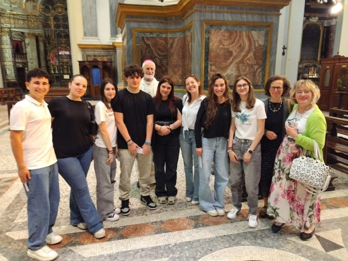 Messa degli esami: tradizione rispettata con tanti studenti presenti