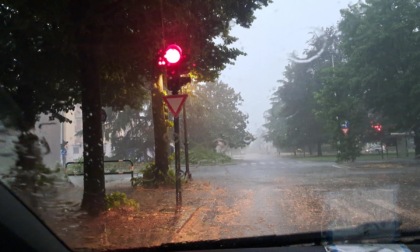 Nubifragio a Vercelli: il video dentro la tempesta