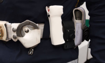 Spray al peperoncino alla Polizia Locale e più controlli serali