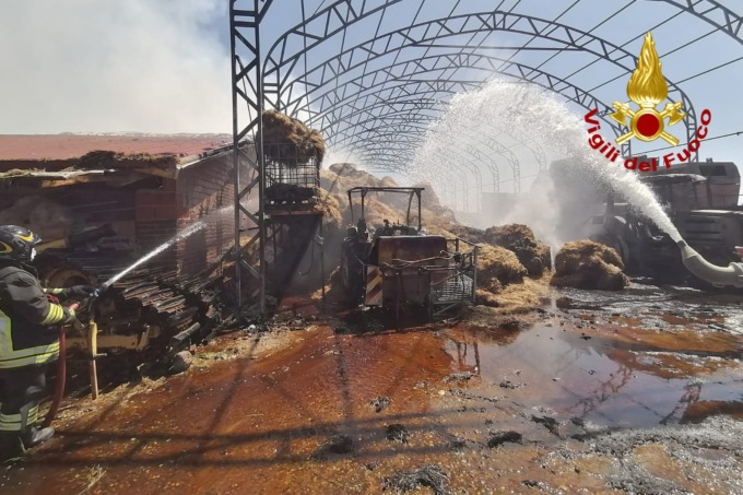 Incendio Cascina Boarone: le immagini della devastazione