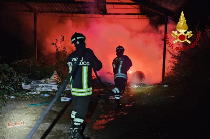 Incendio in un cascinale abbandonato