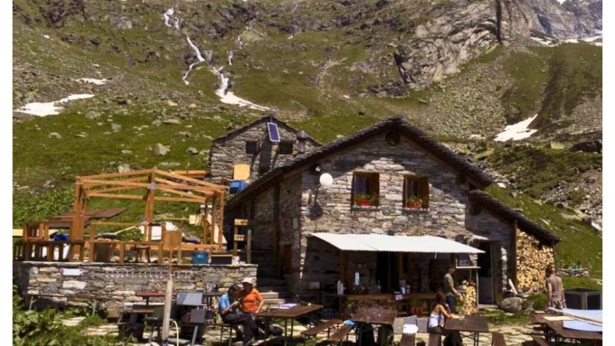 Il Cai Vercelli guarda al futuro: al via i lavori di ristrutturazione del Rifugio Barba Ferrero. Ma serve l’aiuto di tutti