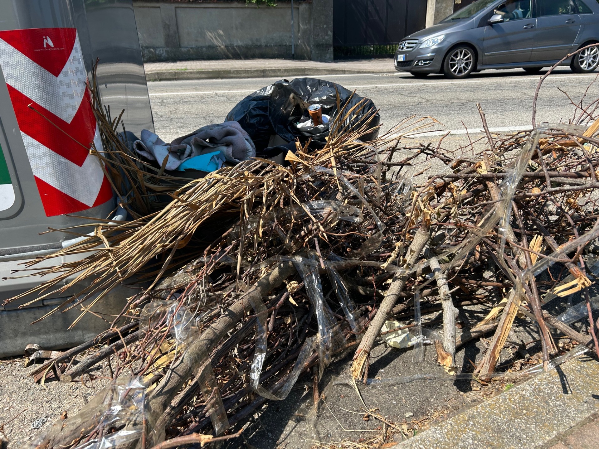 Discariche in corso Giovanni Paolo II - corso Casale Vercelli luglio 2025 2