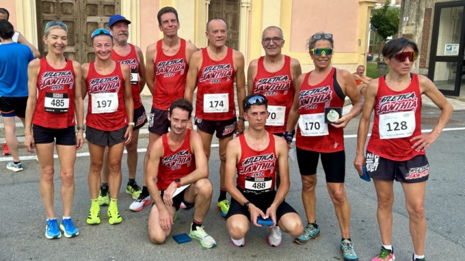 Super Atletica Santhià: 1° posto nella classifica a squadre della Tornaco di Notte e che risultati individuali!