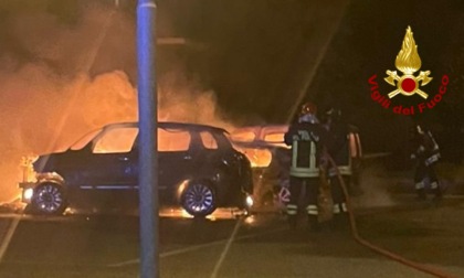 Rogo nella notte: distrutte tre auto