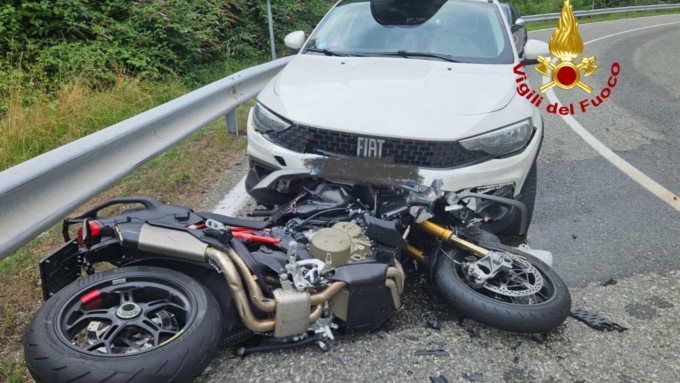 Grave incidente tra auto e moto lungo la Cremosina: centauro in codice roso