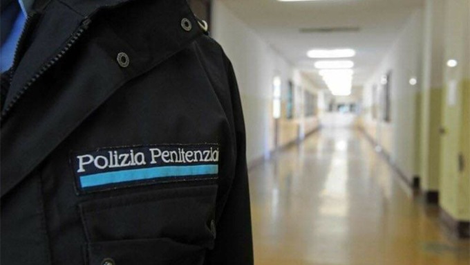 Aggressione all’agente penitenziario: le reazioni politiche
