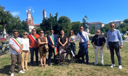 E-bike sharing della provincia di Vercelli: inaugurato il punto in piazza Roma