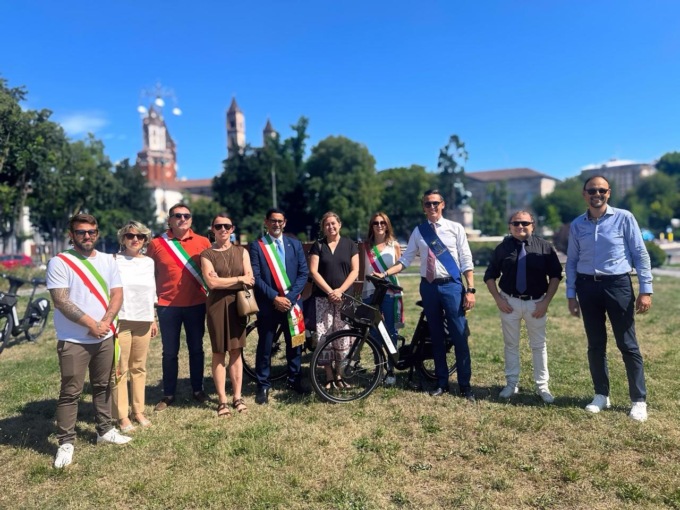 E-bike sharing della provincia di Vercelli: inaugurato il punto in piazza Roma
