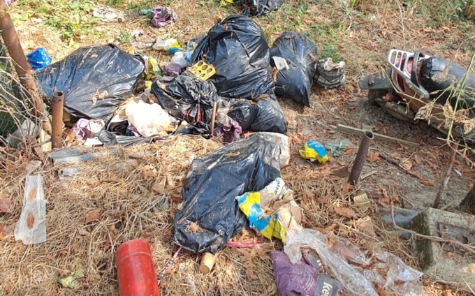 Via Pollone: discariche anche dentro agli orti