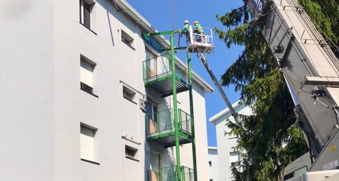Finalmente tornano i balconi nelle palazzine di via Natale Palli