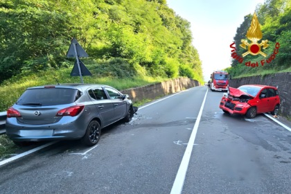 Scontro frontale in Valsesia: quattro persone coinvolte