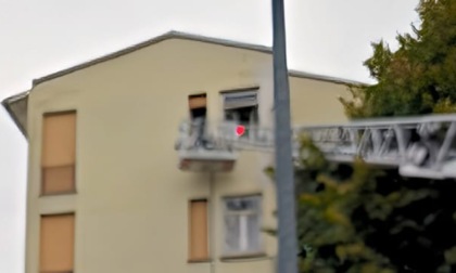 Uomo riverso a terra in casa soccorso oggi in via Siracusa