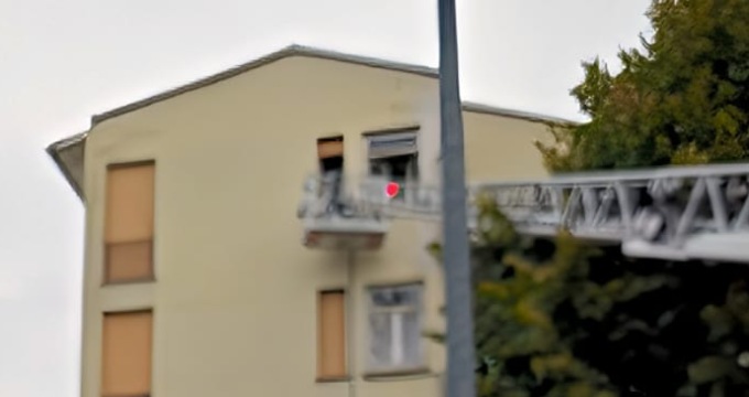 Uomo riverso a terra in casa soccorso oggi in via Siracusa