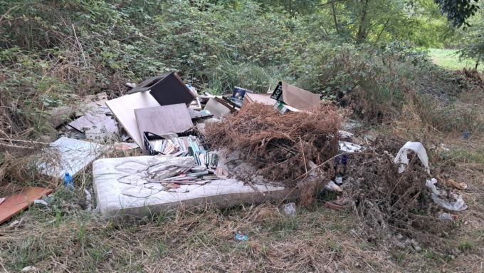 Nell’area di via Palli mobili e discariche
