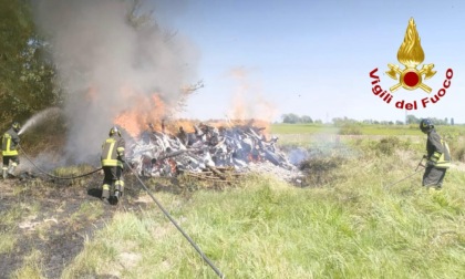 Incendio a Santhià, intervengono i Vigili del Fuoco