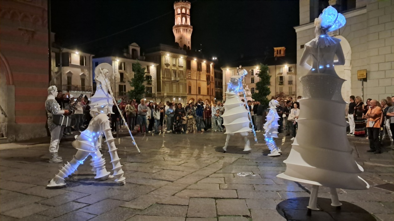 Risò Night: invasioni lunari e musica per l’esordio