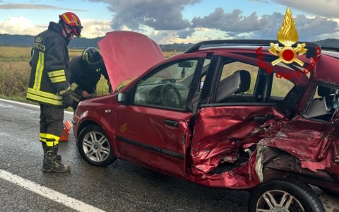 Incidente fra auto e furgone: feriti in ospedale