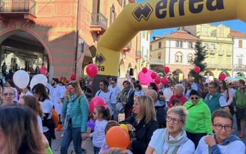 Centinaia di persone tra nasi rossi e allegria per la quinta “Camminata senza barriere”