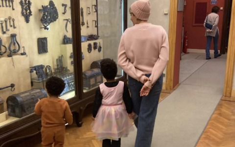 Riaprono le scuole e, al museo, tornano le… Merende da Leoni