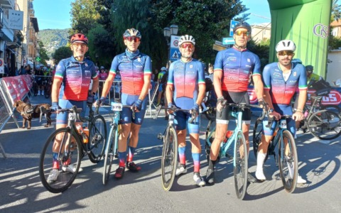 Dai premi Fiaccola alle ottime prove nella Granfondo di Alassio: weekend intenso per il Velo Club Vercelli