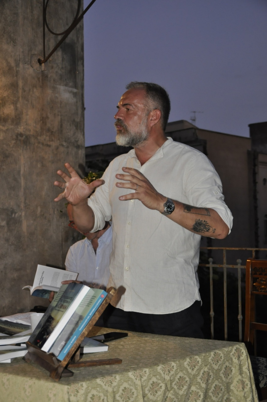 Gianluca Marino spopola in Sicilia con le “Passeggiate nel mistero a Catania”
