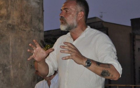 Gianluca Marino spopola in Sicilia con le “Passeggiate nel mistero a Catania”