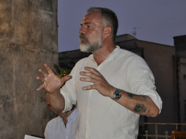 Gianluca Marino spopola in Sicilia con le “Passeggiate nel mistero a Catania”