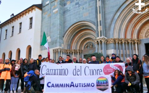 E’ ufficialmente partito, dalla Basilica di Sant’Andrea, il “Cammino del Cuore” verso Torino. Prima tappa, Vercelli-Ronsecco