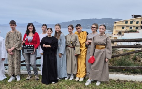 Liceo Classico Lagrangia, che trionfo! Le classi 1a AB e 2a B 2024-2025 vincono il concorso nazionale “Ciak si gita”