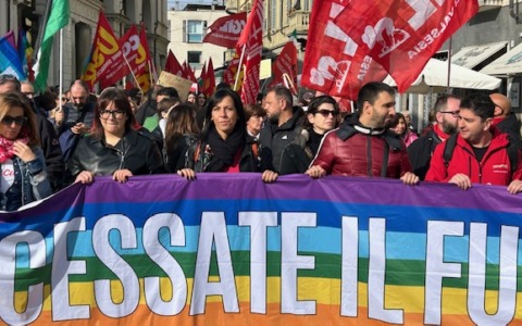 GALLERY – In tanti al corteo Cgil pro Palestina per le vie del centro tra studenti e aggregazione spontanea
