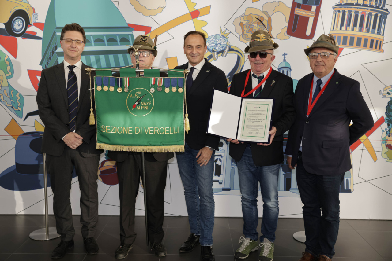 Alpini vercellesi premiati dalla Regione